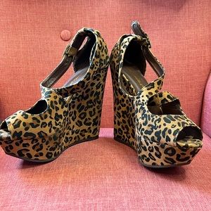 BRECKELLE’S WOMENS SHOES‎